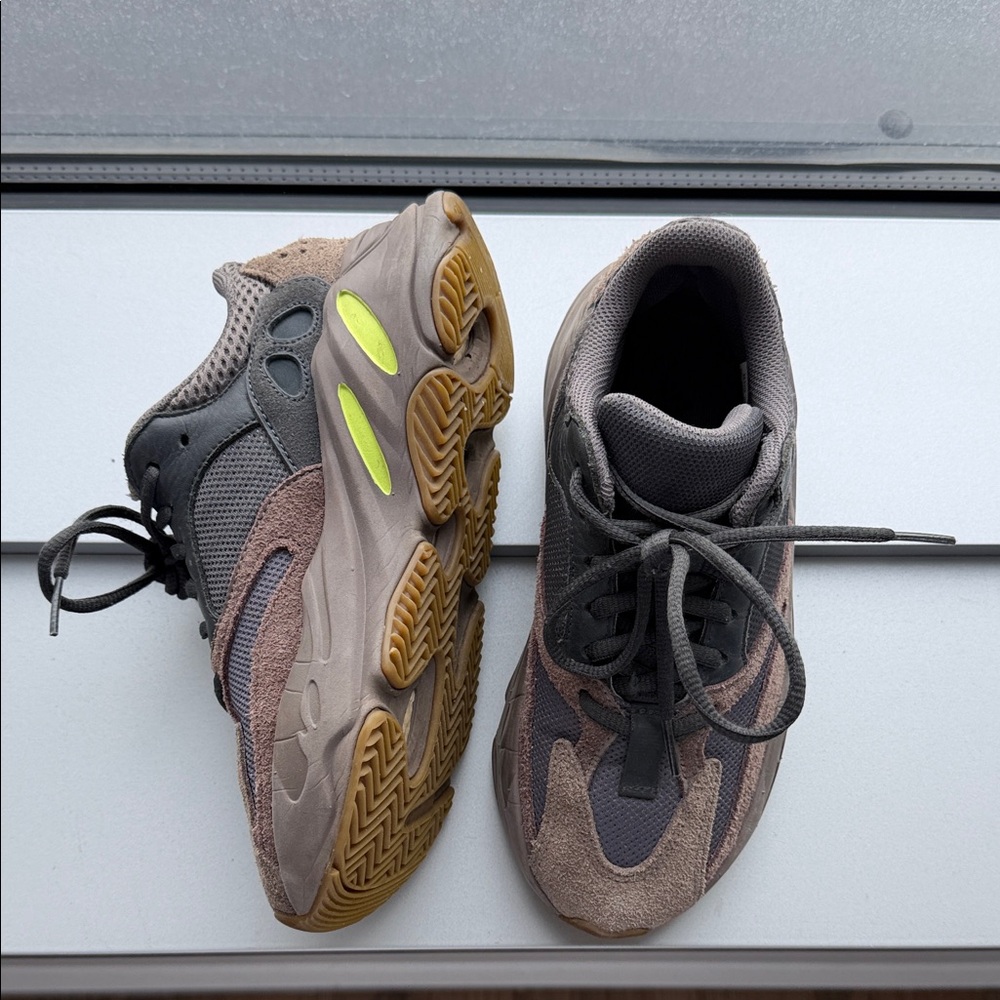 YEEZY BOOST